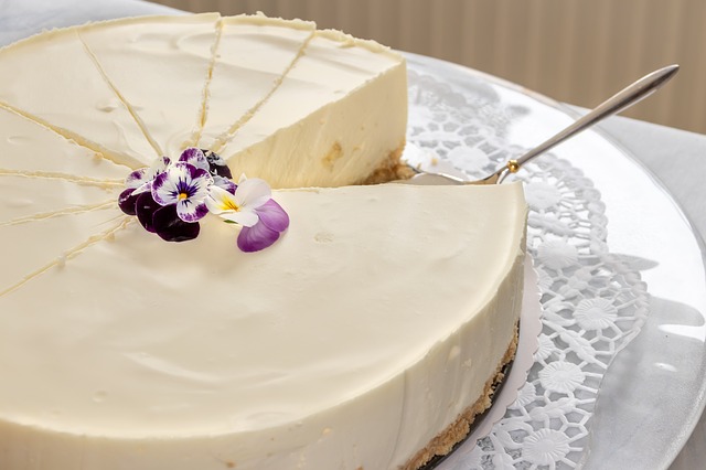 Torte auf Tortenplatte